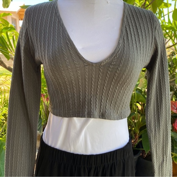 Bnwot like an olive green blouse - Picture 4 of 9